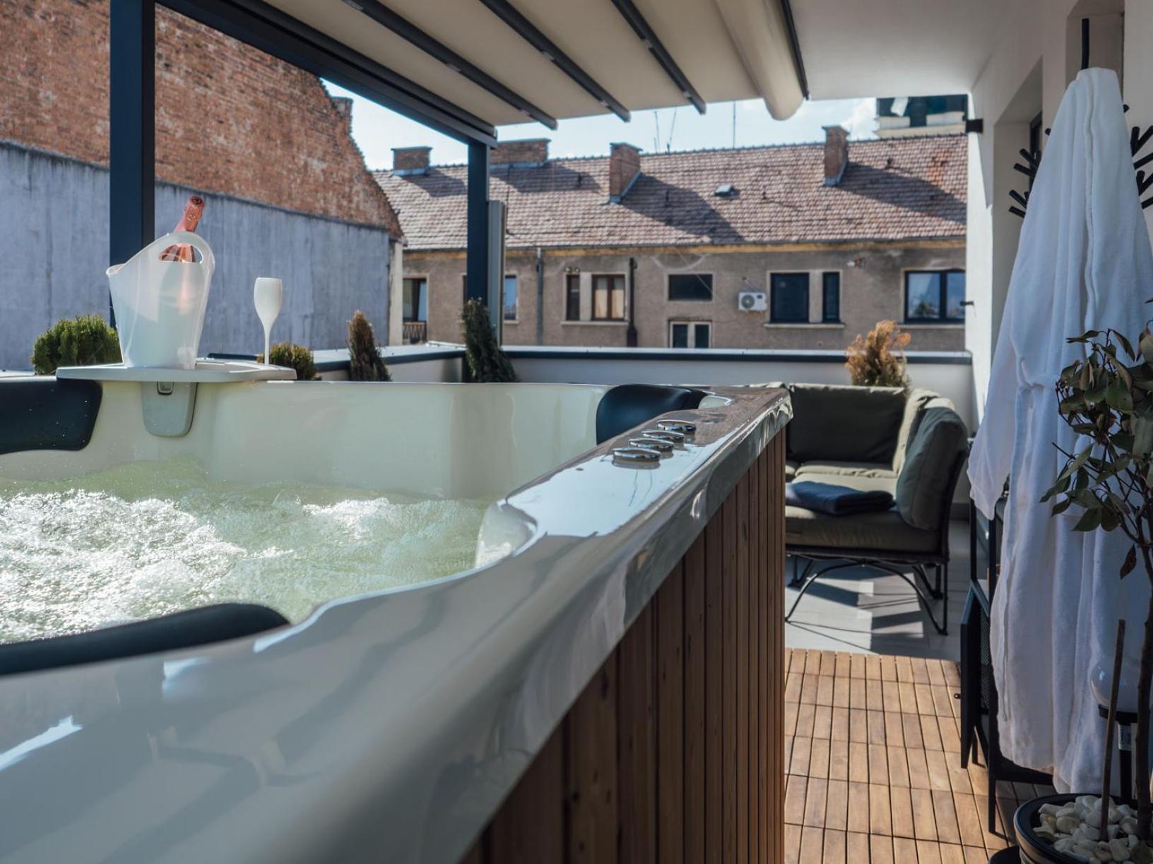 Gavas Jacuzzi Relax Zen Apartman Kolozsvár Kültér fotó